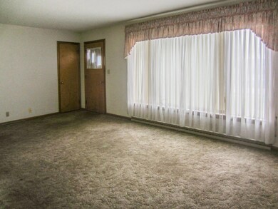 4221 Seigman Ave, Columbus, OH 43213 - photo 4