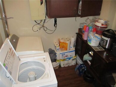 washer/dryer area