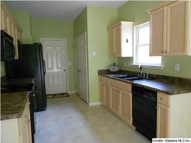 Fresh and ready for you kitchen w/all appliances r