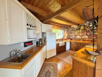 Kitchen with nature light & lots of cabinets