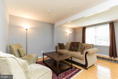 8160 Willowdale Ct, Springfield, VA 22153 - photo 7