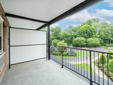 32 Pearsall Ave unit 3A, Glen Cove, NY 11542 - photo 5