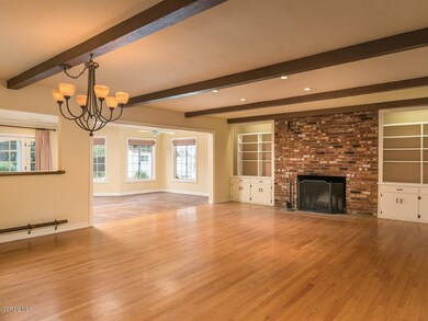 6151 Woodlake -Living Room