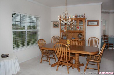 Dining room area right off the kitchen.