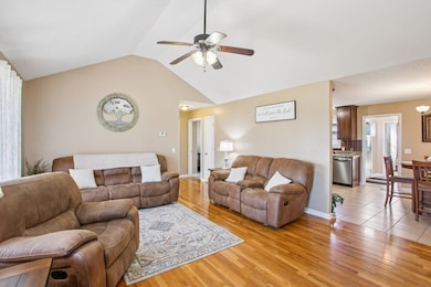 532 Douglas Ln, Lafayette, TN 37083 - photo 3