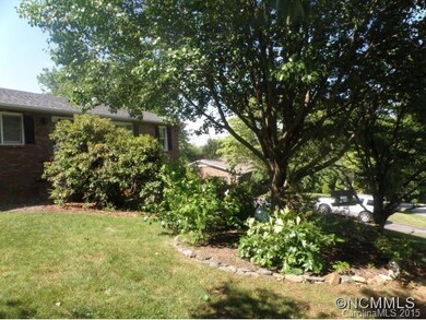 30 Fieldcrest Cir, Asheville, NC 28806 - photo 2