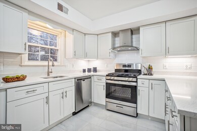 2332 Morgan Ln, Dunn Loring, VA 22027 - photo 6