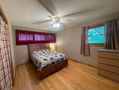 528 S 7th St, La Crescent, MN 55947 - photo 4