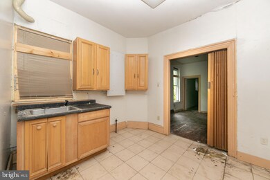 568 Spruce St, Camden, NJ 08103 - photo 6