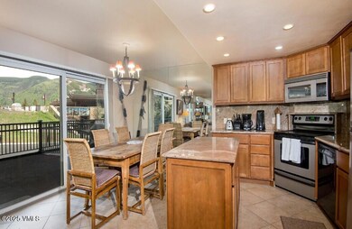 VP 105 Kitchen-Dining