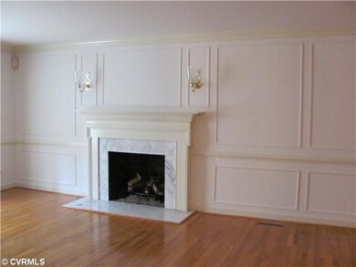 Living Room - Gas fire place!