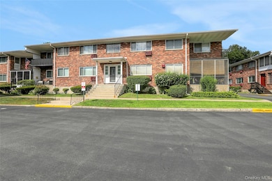 810 Blooming Grove Turnpike unit 88, New Windsor, NY 12553 - photo 2