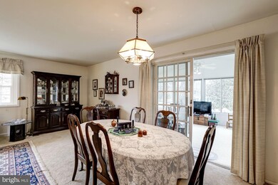 402 Kingsley Rd SW, Vienna, VA 22180 - photo 7