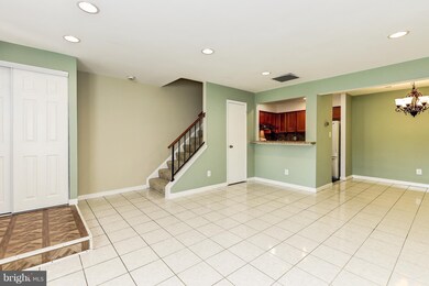 20040 Appledowre Cir, Germantown, MD 20876 - photo 7