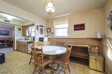 3916 49th St, Des Moines, IA 50310 - photo 6