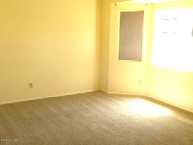 11032 LIVINGROOM (2)