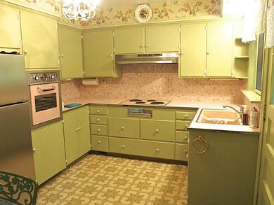 Kitchen. The kitchen is retro, you can love the ch