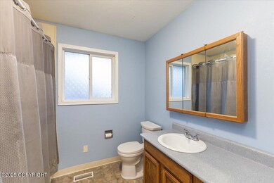 26-BATHROOM 1_SBS_IMG_2-4