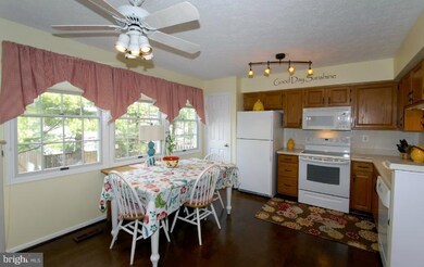 18927 Piney Point Place, Germantown, MD 20874 - photo 2