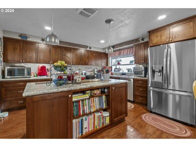 109 E Pinehurst Dr, Newberg, OR 97132 - photo 6