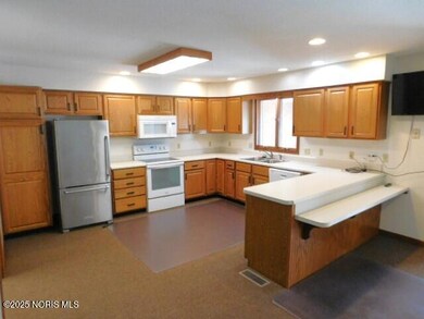 102 Meadowshire Dr, Mc Comb, OH 45858 - photo 5