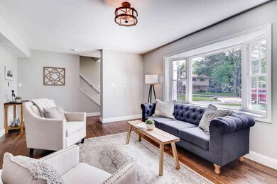 892 Kennet Ct Columbus OH-small-008-1-Li