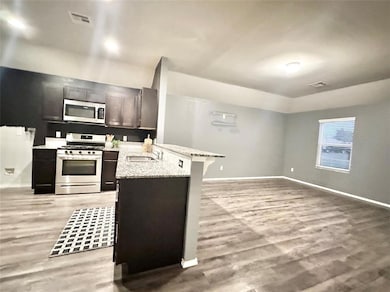 1914 Oak Tree Ct, Shawnee, OK 74804 - photo 3