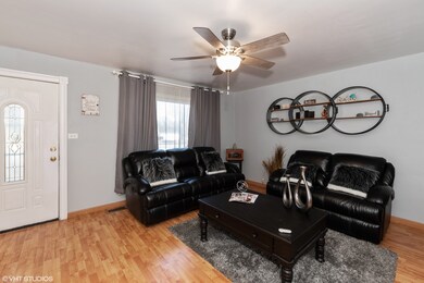 3607 Wellington Ct, Hazel Crest, IL 60429 - photo 4