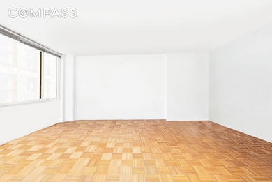555 Main St unit 512, New York, NY 10044 - photo 4