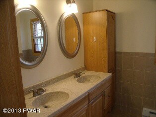 112 Hemlock Point Ct, Hawley, PA 18428 - photo 7