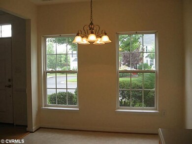 Breakfast Nook - Breakfast nook with windows to fr