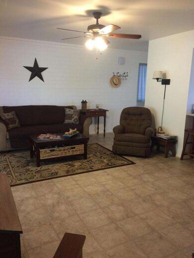 10902 w peoria av LR 1