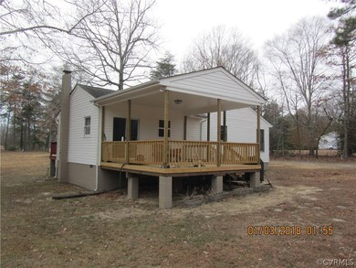 Large covered rear deck.