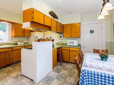 61 Forest St, Newton Highlands, MA 02461 - photo 7