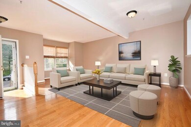 1318 Walkabout Ct, Sykesville, MD 21784 - photo 3