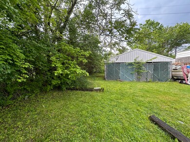 814 E 27th St, Anderson, IN 46016 - photo 5