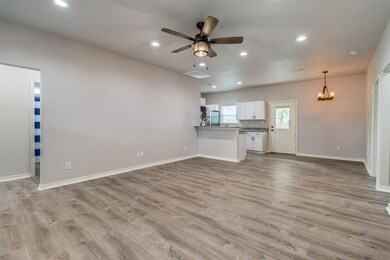 1418 Truelove St, Gainesville, TX 76240 - photo 5