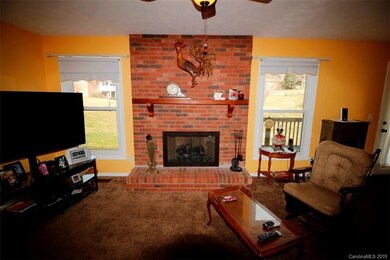 107 Falling Waters Rd unit 28, Hendersonville, NC 28792 - photo 4