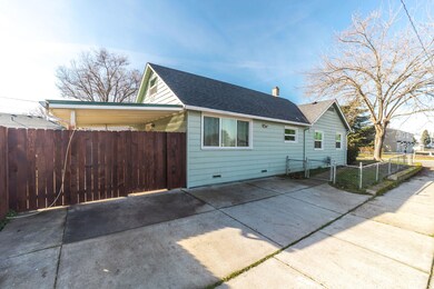 846 Maple St, Central Point, OR 97502 - photo 3