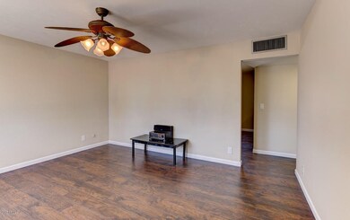 IMG_1118_19_20_21_22_23_24Interior01