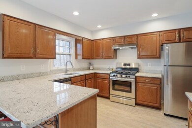 6800 Earthstar Ct, Springfield, VA 22152 - photo 3