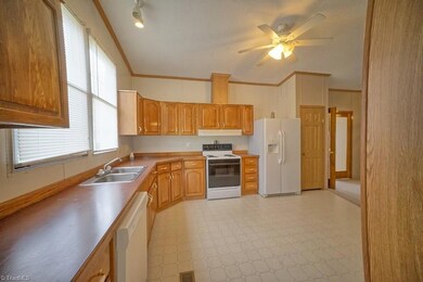 272 Knox Farm Rd, Statesville, NC 28677 - photo 6