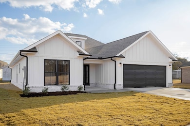 275 Knight Dr, Tuscumbia, AL 35674 - photo 2