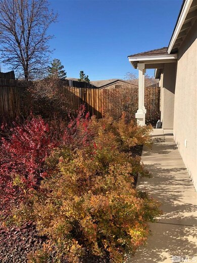 8825 Sunset Breeze Dr, Reno, NV 89506 - photo 4