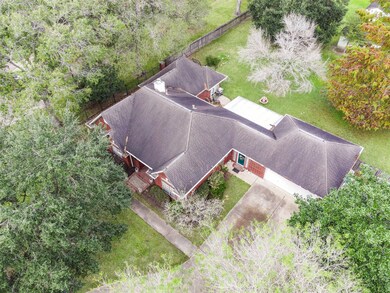 1675 E South St, Alvin, TX 77511 - photo 3