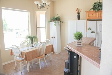 kitchen,dine in
