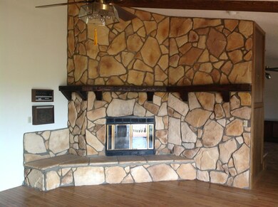 1301 N Camelot pics 004