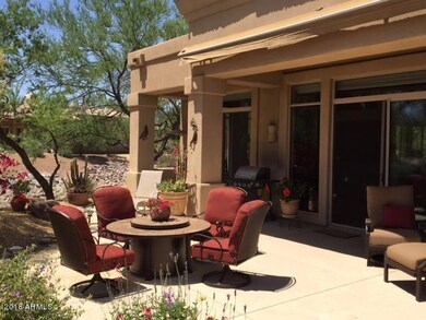 End unit with privacy