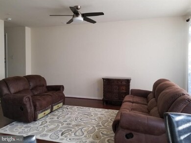 25251 Laureldale Terrace unit 2-B-5, Chantilly, VA 20152 - photo 6