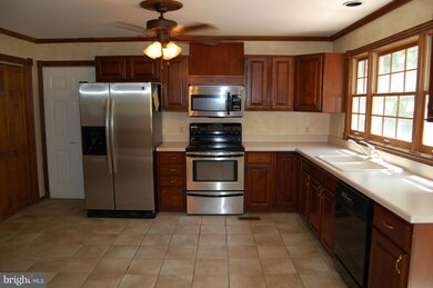 312 Woodfield Dr, Spotsylvania, VA 22553 - photo 7